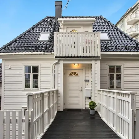 Charming With Stunning View Bergen